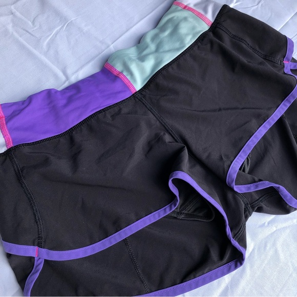 lululemon athletica Pants - EUC Lululemon Groovy Run Shorts Size Dot 6, 2” Inseam